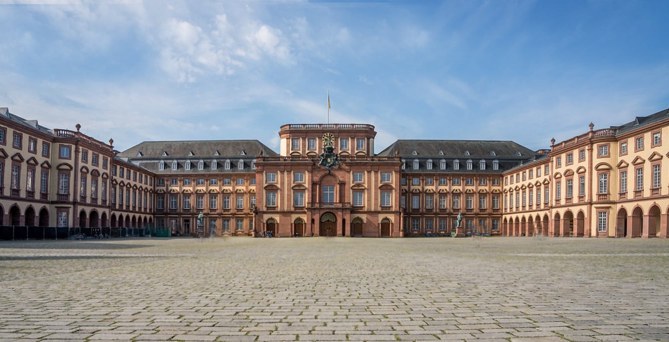 Private Highlight-Stadtführung Mannheim: Sekt, Snack, Schloss und StreetArt!