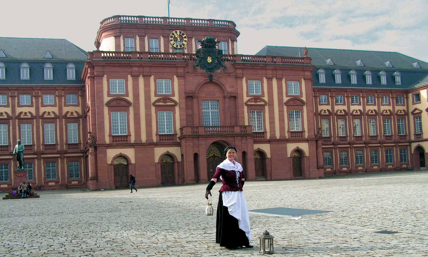 Private Tour: Nachtwächterführung Mannheim mit Nachtwächterweib Marie