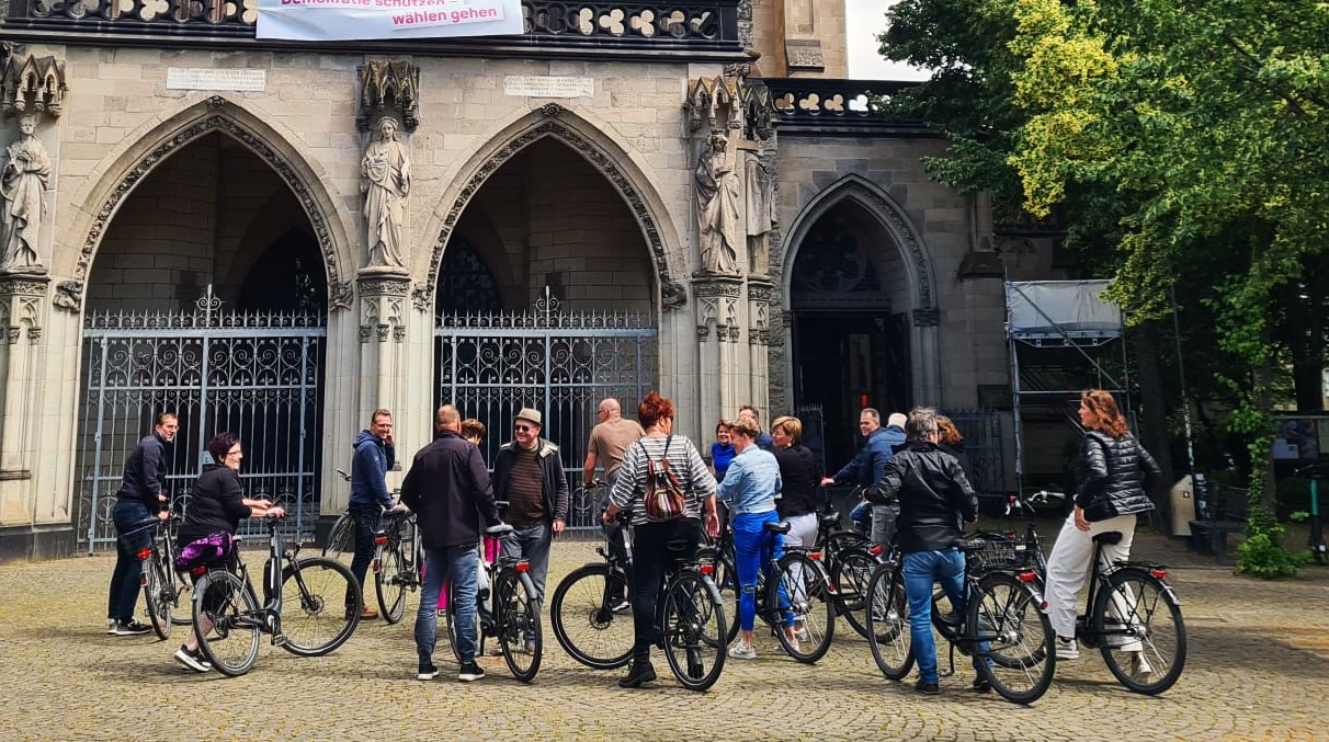 „FASCINATION COLOGNE“ 3-hour GUIDED BIKE RIDE through COLOGNE 