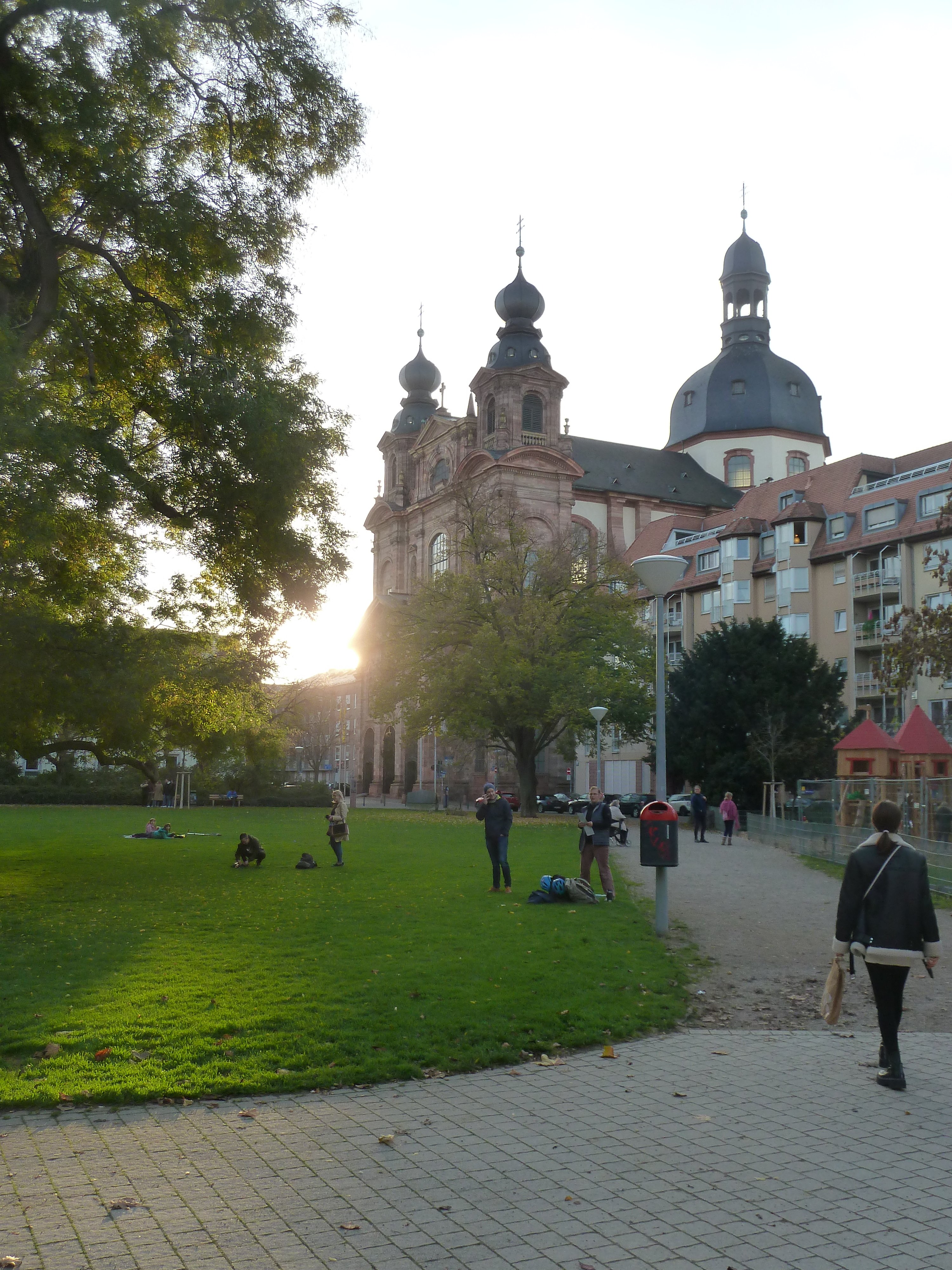 Öffentliche Highlight-Stadtführung Mannheim: Sekt, Snack, Schloss und StreetArt!