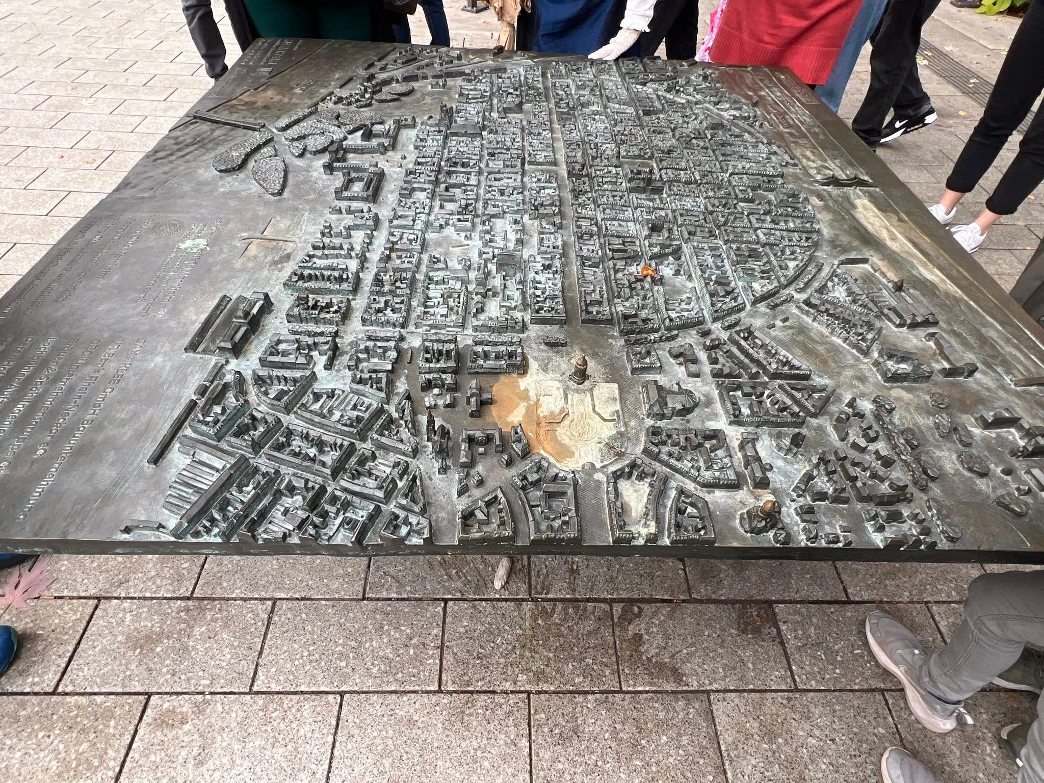 Private Highlight-Stadtführung Mannheim: Sekt, Snack, Schloss und StreetArt!