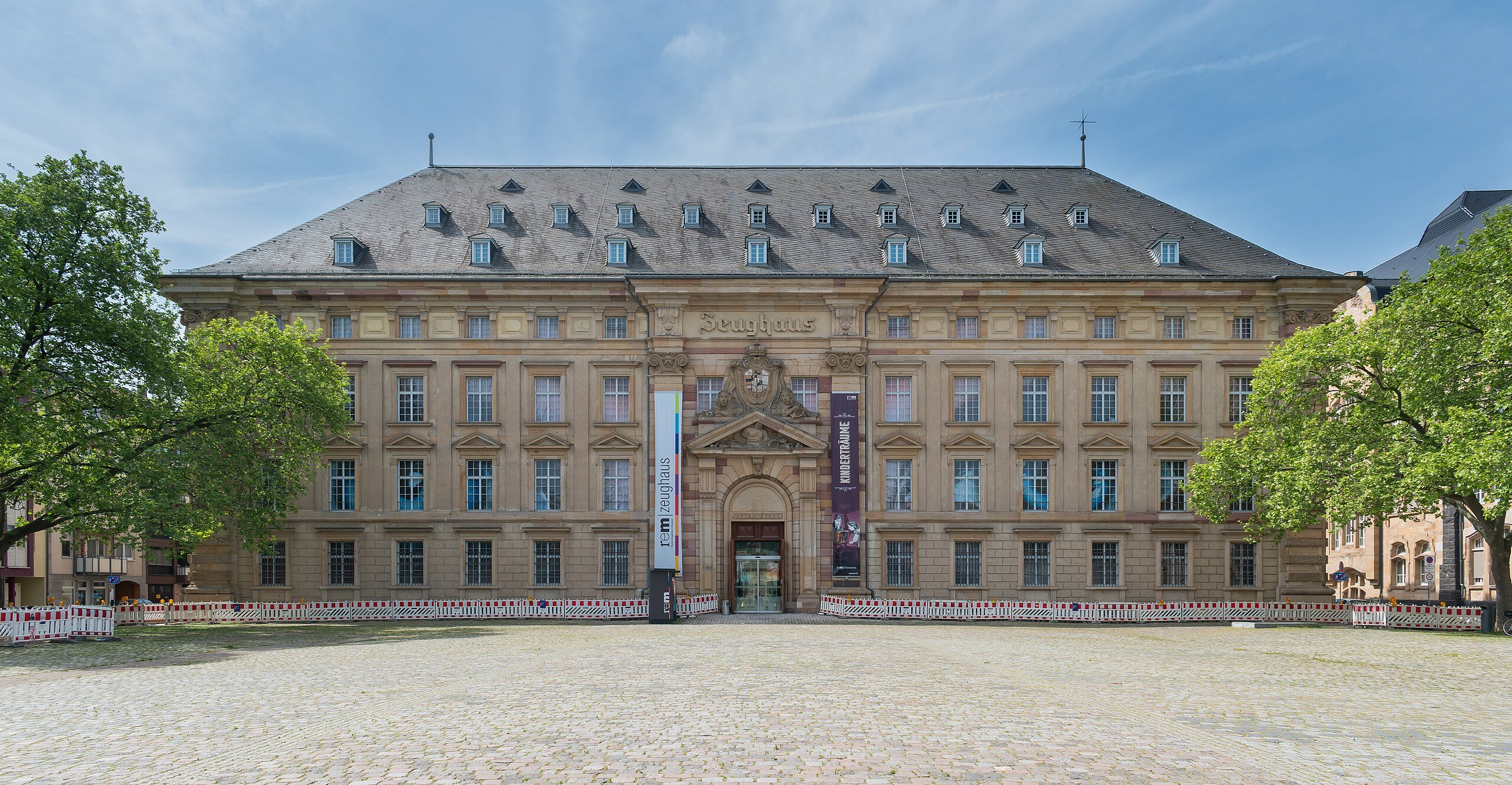 Mannheim: Private Henkertour mit „Henkersmahl“ - Stadtführung mit süßer Waffel!