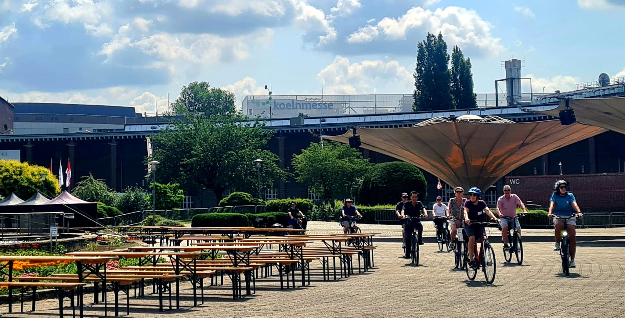 „FASCINATION COLOGNE“ 3-hour GUIDED BIKE RIDE through COLOGNE 