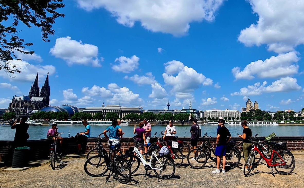 „FASCINATION COLOGNE“ 3-hour GUIDED BIKE RIDE through COLOGNE 